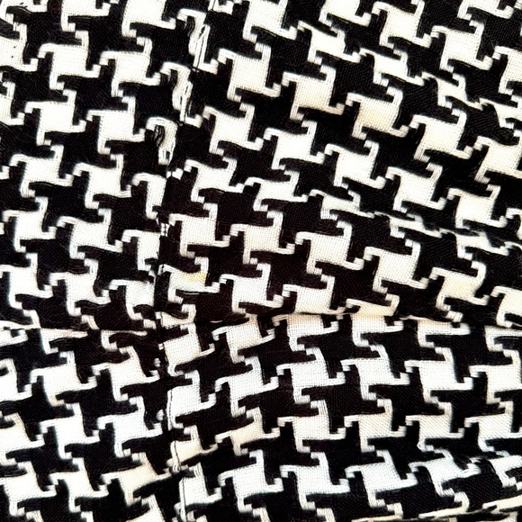 HOUNDSTOOTH MINI SKIRT - Picture 3 of 4